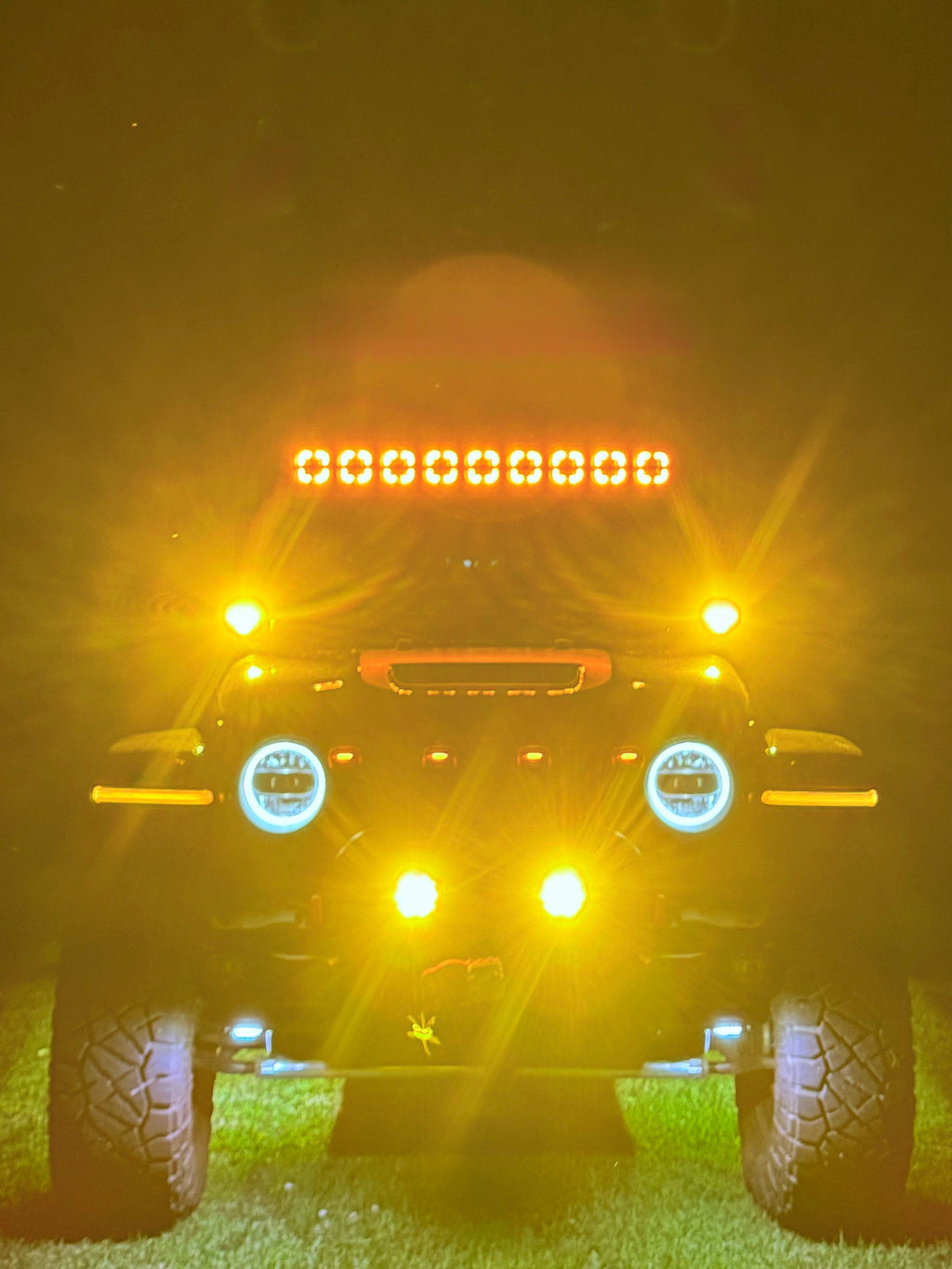 Shoreline Offroad Pro Series Bright White LED (8)-4” Pod Light Bar with Amber DRL (Lights only, bar sold separately)