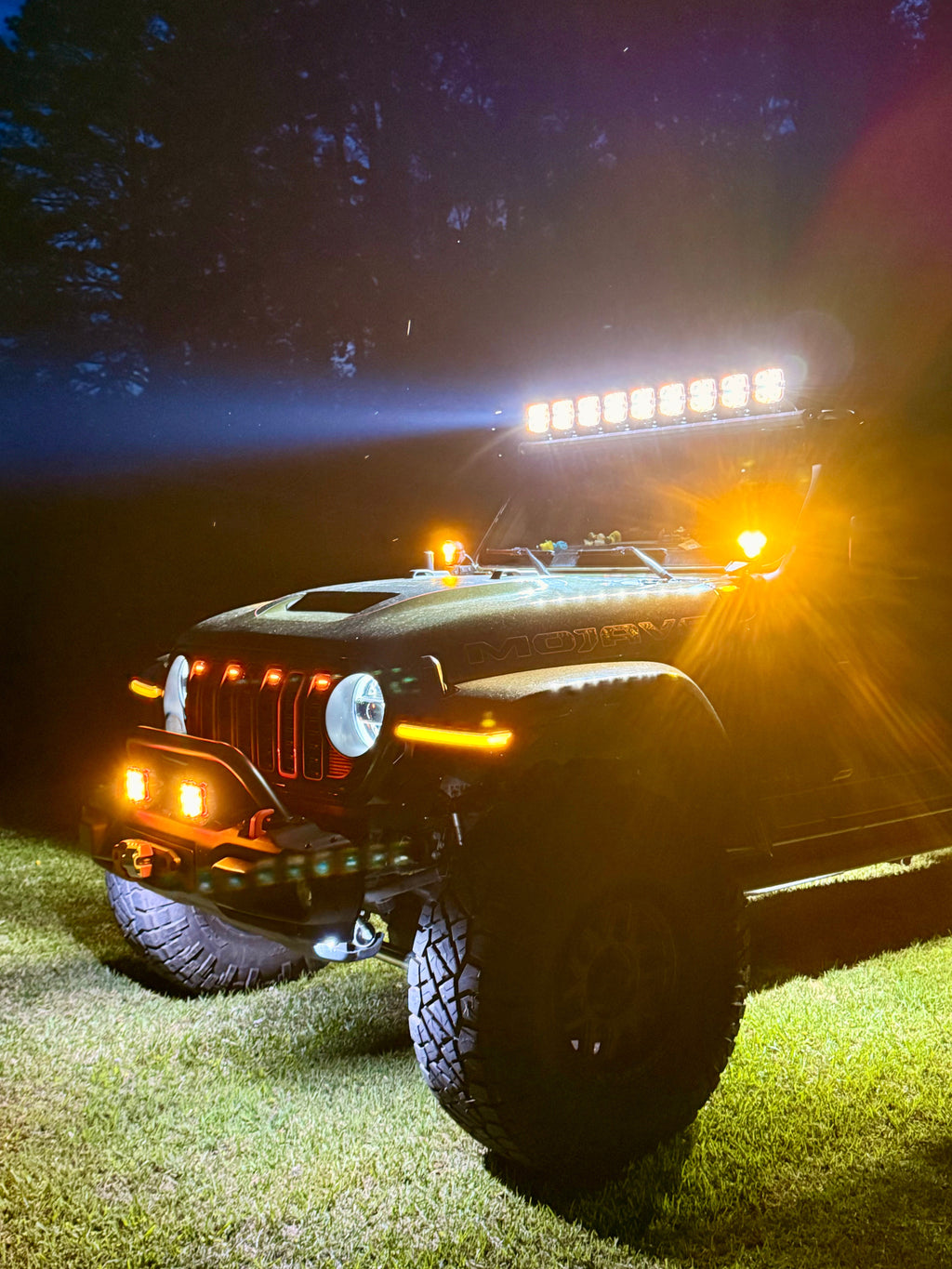 Shoreline Offroad Pro Series Bright White LED (8)-4” Pod Light Bar with Amber DRL (Lights only, bar sold separately)