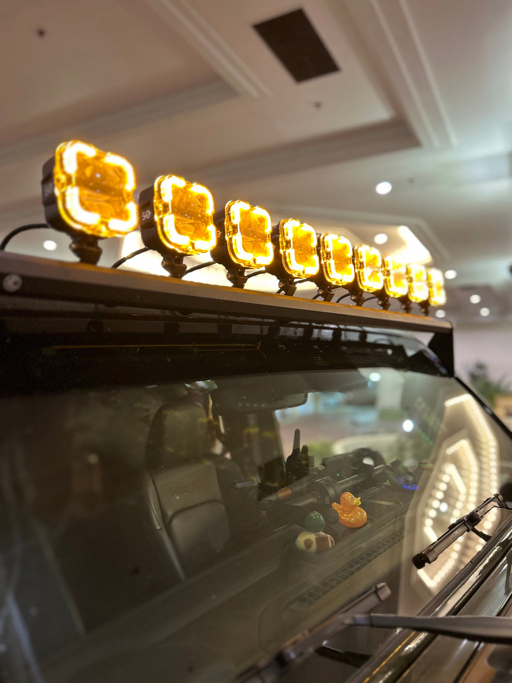 Shoreline Offroad Pro Series Bright White LED (8)-4” Pod Light Bar with Amber DRL (Lights only, bar sold separately)